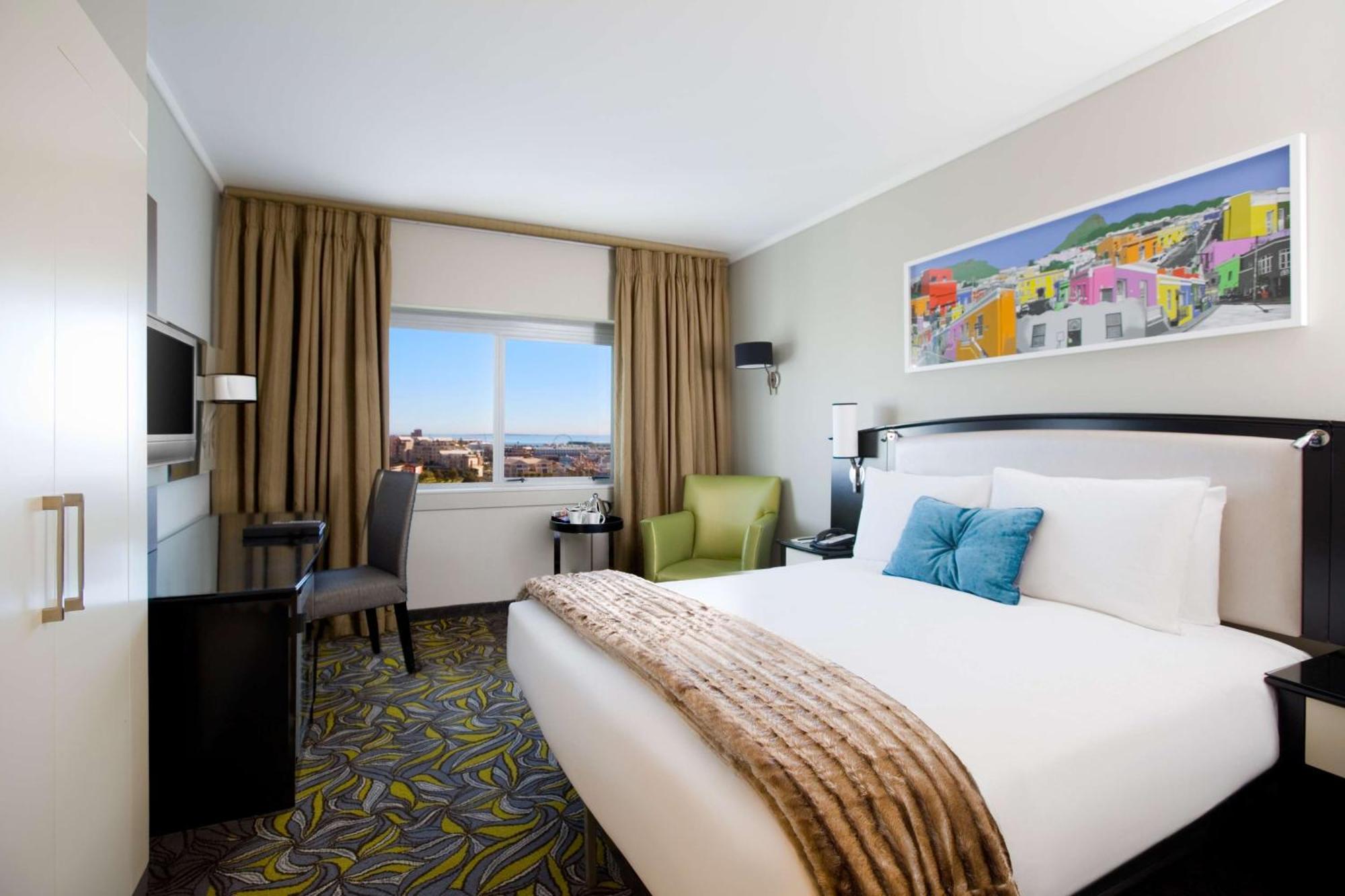 Southern Sun Waterfront 4*